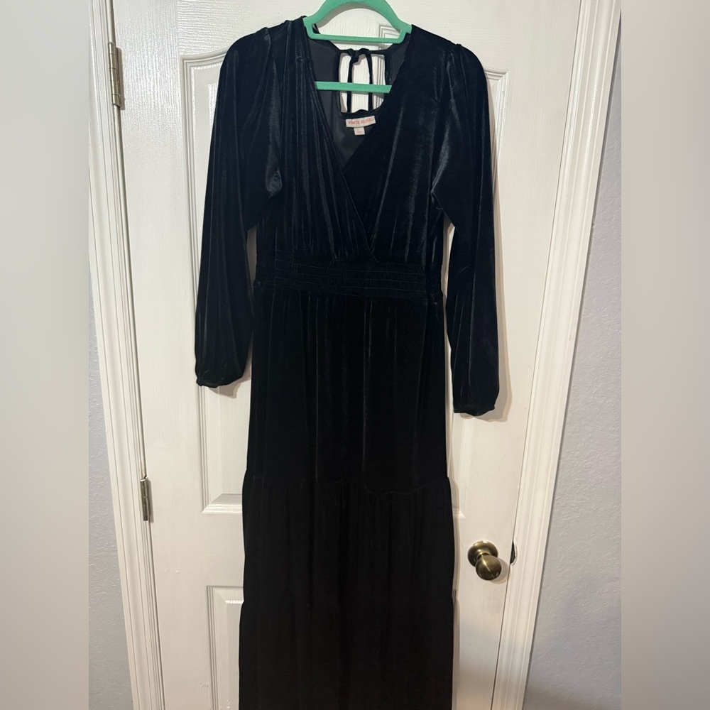 Black Velvet Long Sleeve V-Neck Maxi Dress